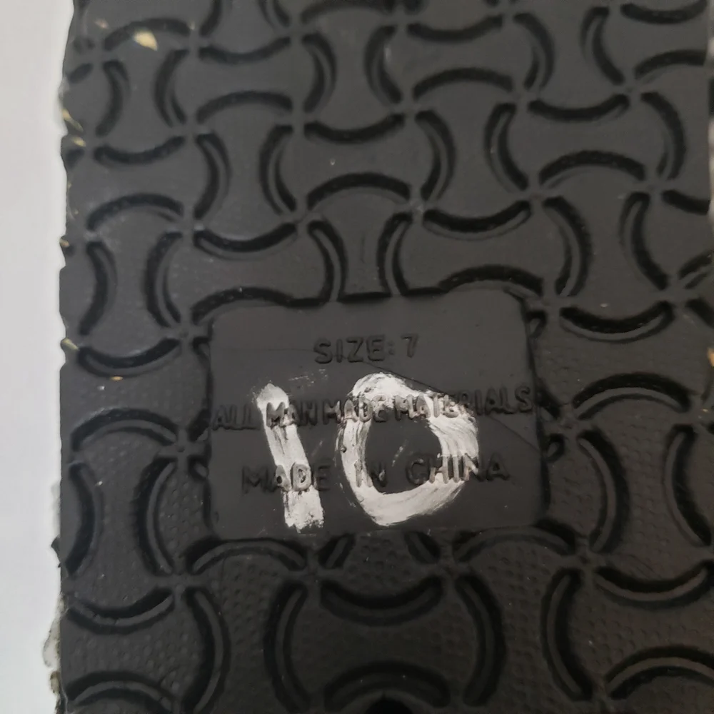 5/$15 Size 7 Black White Plush Lined Slip On Sandals - Picture 6 of 7